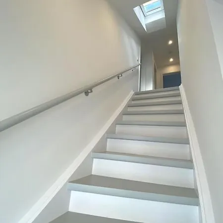 'achterdeck' Moderne & Hochwertige Hausscheibe In Sackgassenlage! *